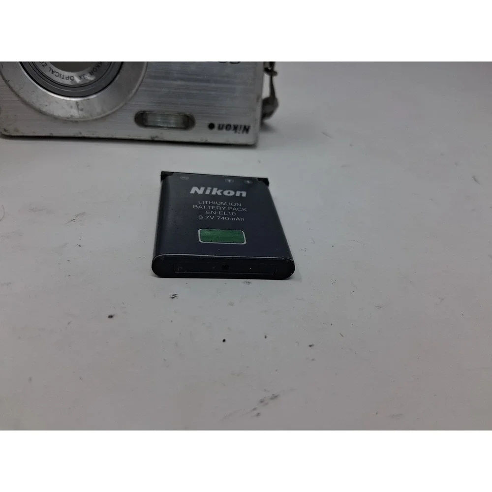 Nikon Coolpix S200 Digital Camera FOR Parts Or Repairs untested. X